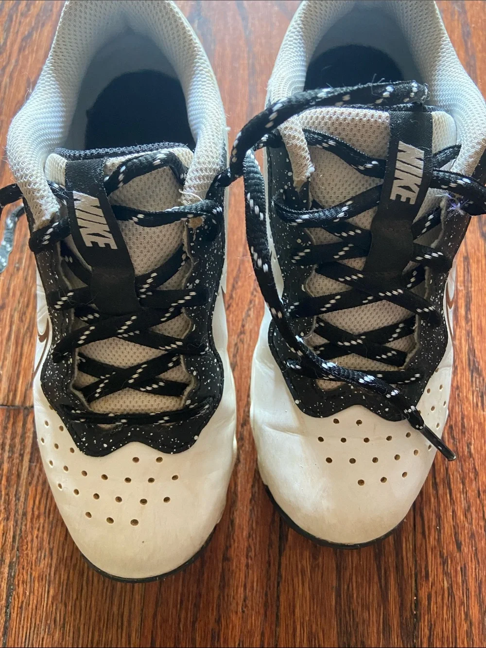 Nike Boys White and Black Speckled Baseball Cleats